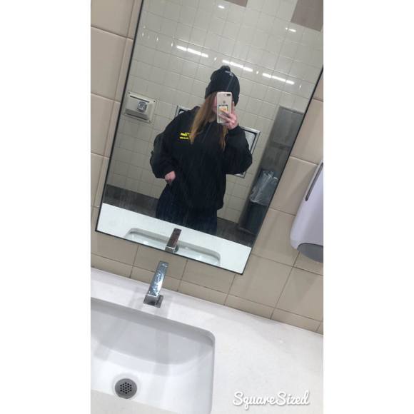 Meet your Posher, Cassi - Picture 1 of 1